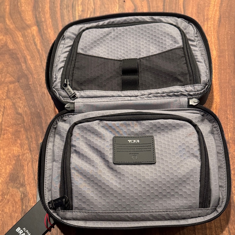 TUMI NWT Alpha Bravo Response Travel Bag. Men attache/Woman makeup bag. - Picture 4 of 6